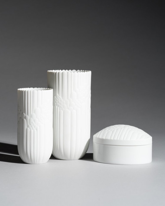 Image 1 of Rosenthal Anemone Porzellan-Trio kleiner Vasen mit Deckelbox von Rosemonde Nairac