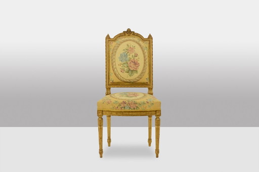 Pareja de sillas de madera dorada y tapizadas. Época Luis XVI.