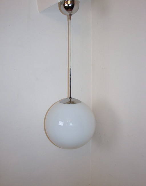 A minimalist pendant lamp from the 1970s 