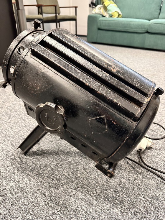 Image 1 of Scheinwerfer für ein altes Industrietheater
