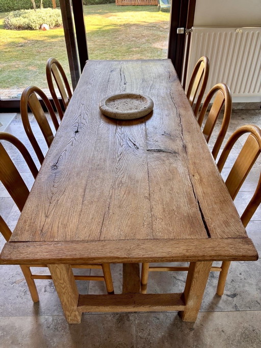 Vintage robuuste houten tafel