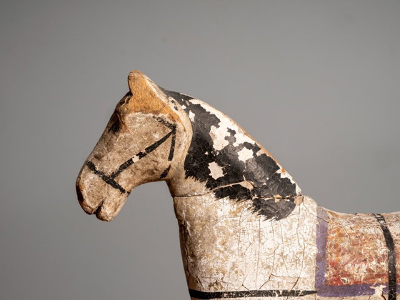 Image 1 of Caballo de juguete de madera antiguo sobre ruedas, principios del siglo XX