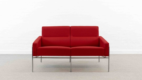 Image 1 of Sofá Airport modelo 3300 de Arne Jacobsen para Fritz Hansen
