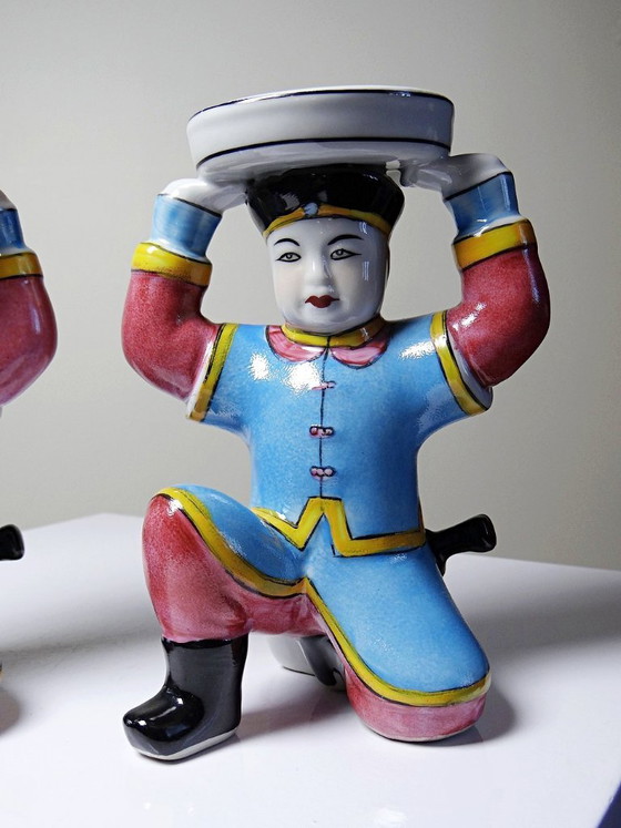 Image 1 of Paire de bougeoirs en porcelaine chinoise peinte à la main, années 1950-1970