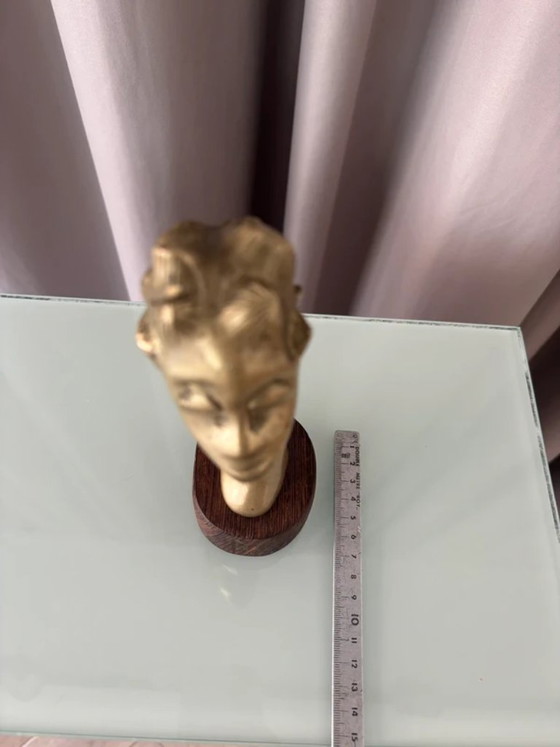 Buste féminin expressif en bronze sur socle en bois exotique – Sculptures, Brass (photo 7 of 7)