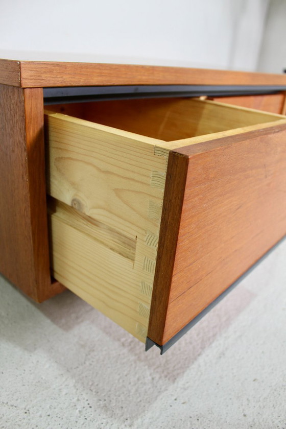 Image 1 of Ensemble vintage d'armoires suspendues