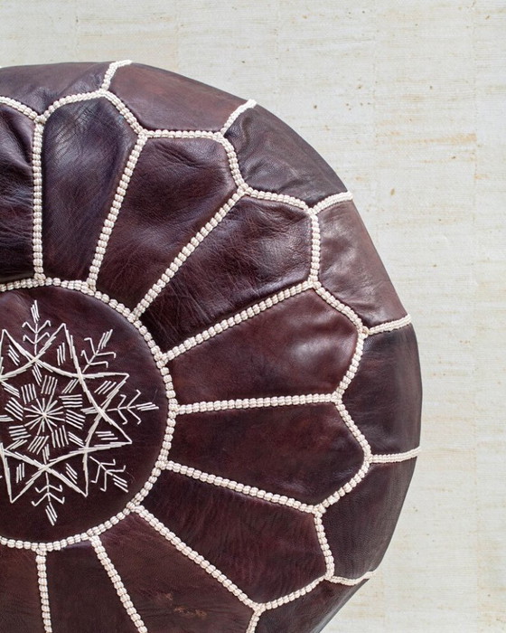 Image 1 of Pouf marocchino in pelle, realizzato a mano.