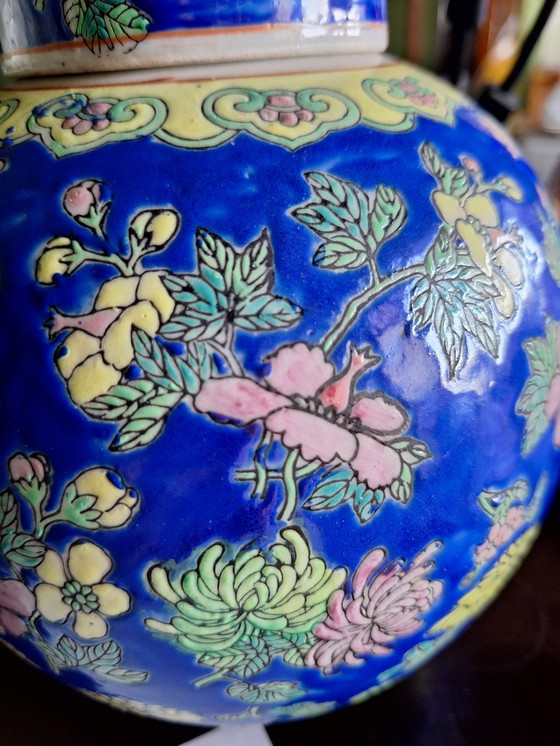 Image 1 of Grande vaso da zenzero cinese decorato in policromia con coperchio. Vintage.
