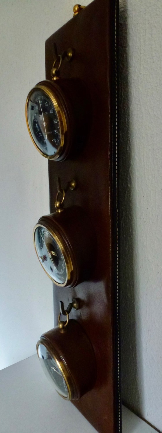 Image 1 of Stazione meteorologica d'epoca con orologi separati.