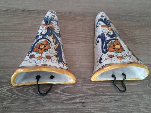 2 Deruta wall vases