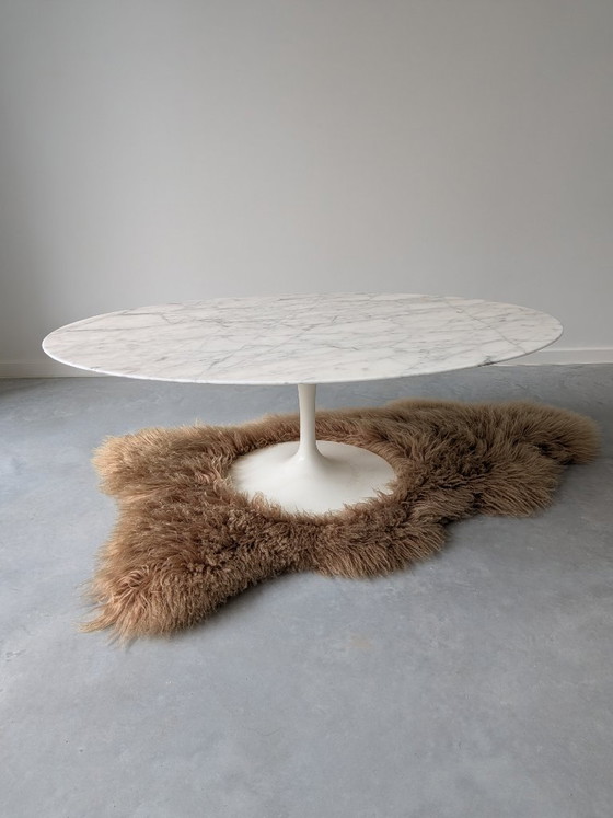 Knoll coffee table, designed by Eero Saarinen, white marble, Fiberglass, Mid Century Modern (photo 6 of 11)