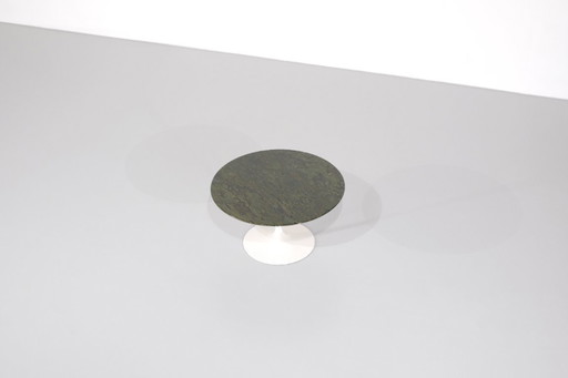 Table basse " Tulip " en marbre par Eero Saarinen pour Knoll, USA.