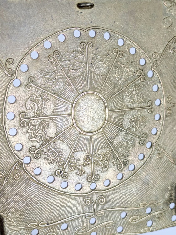 Calendrier perpétuel de table en laiton antique avec motif solaire et zodiaque – Objets déco, Brass (photo 8 of 12)