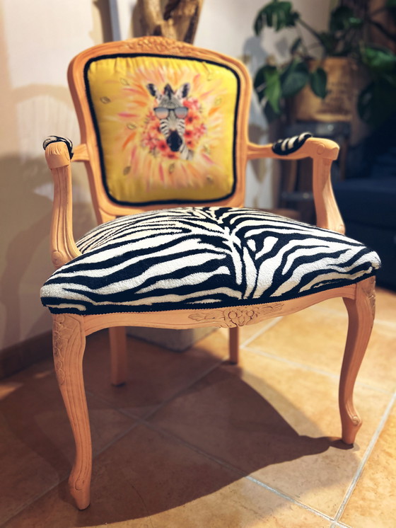 Image 1 of Poltrona zebrata e stravagante