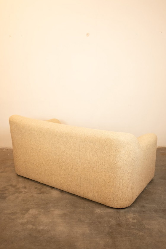 Image 1 of Leolux "Mink" 2-zitsbank met crèmekleurige bekleding