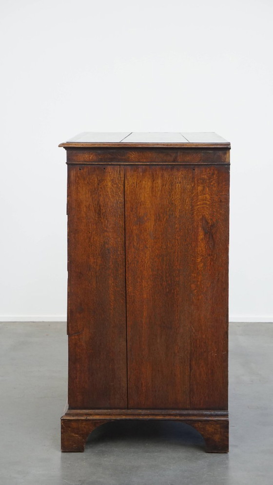 Image 1 of Gran cómoda antigua inglesa de roble con 5 cajones del siglo XVIII