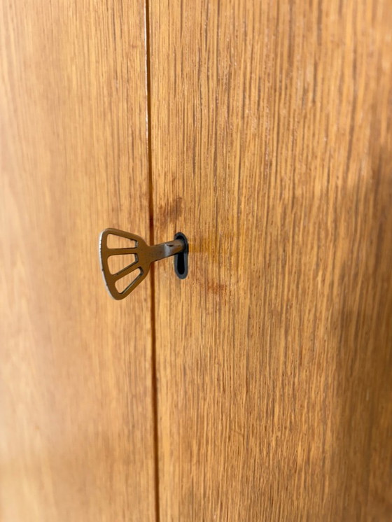 Image 1 of Armadio vintage in legno, lavabo, armadio per la biancheria, mobiletto