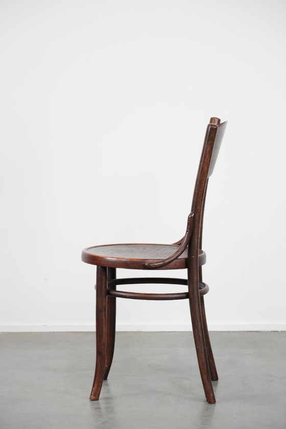 Image 1 of Sedia da bistrot Cosmos in legno vintage e senza tempo con splendidi intagli