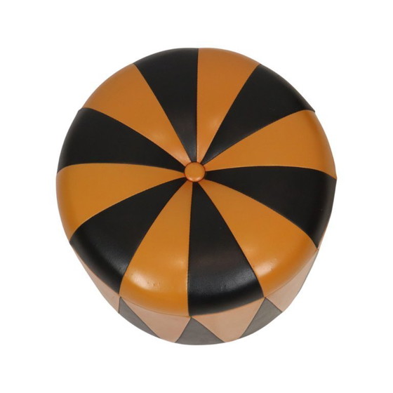 Image 1 of Pouf rotondo vintage in similpelle arancione e nera