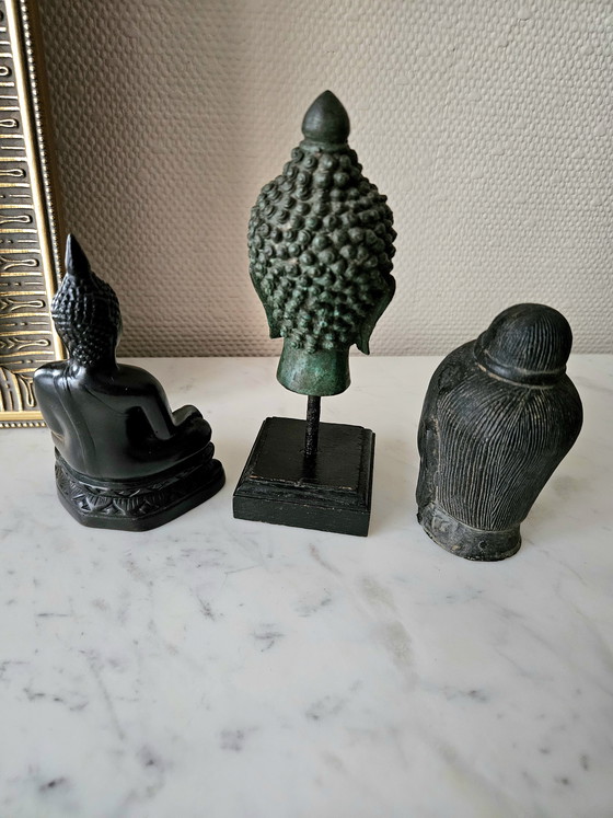 Image 1 of Lot 3 Statuettes Bouddhas Zen Bronze et Patine Noire Déco Spirituelle Feng Shui Asie Artisanat Bois