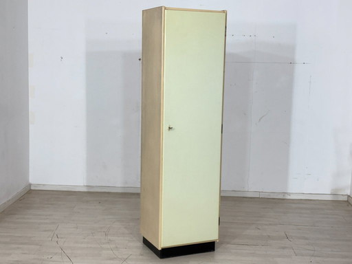 Zeer mooie vintage voorraadkast, keukenkast, wandkast, in mid-century stijl.