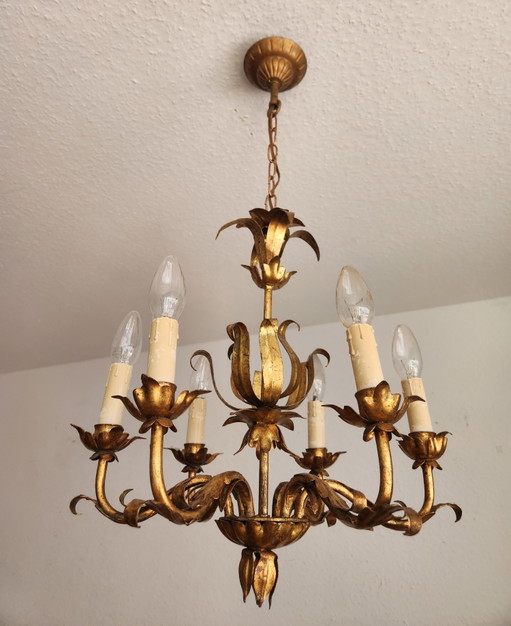 Lampadario forgiato a mano, dorato con foglia d'oro, stile Hollywood Regency, Italia. – kroonluchters, Iron, Gold
