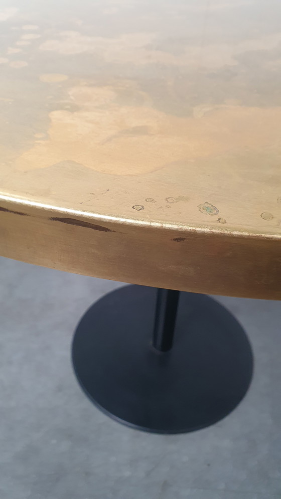 Image 1 of Messing patiniert Tisch rund wabi sabi Gusseisen Basis Pedrali