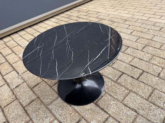 Image 1 of 2x Knoll Tulip Eero Saarinen bijzettafelt 51cm Nero Marquina en 41cm zwart Feniks laminaat