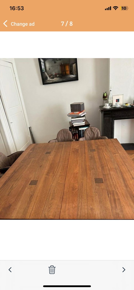 Image 1 of Geoliede noten houten tafel Celerina