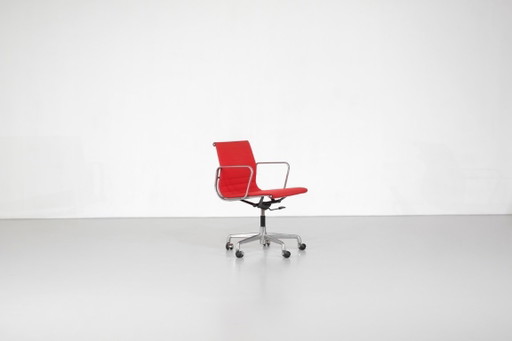 Stoel "EA 117" van Charles Ray Eames voor ICF, Verenigde Staten, 1969.