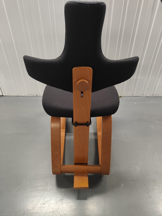 Image 1 of Stokke Varier Thatsit Zwarte bekleding houten frame