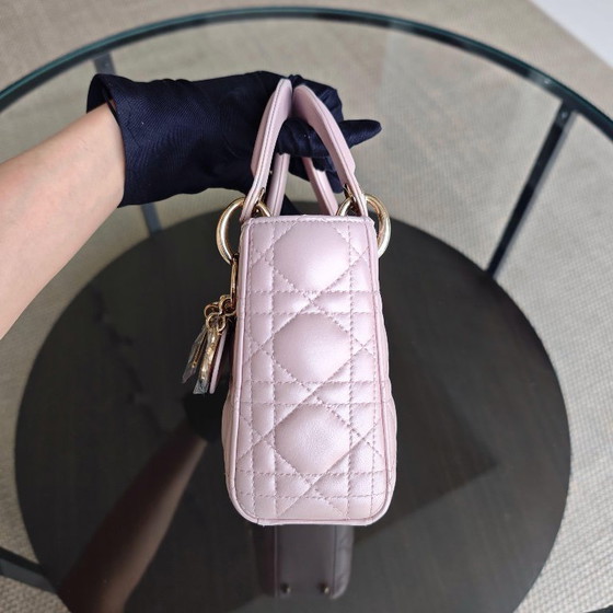 Image 1 of DIOR LADY MINI - PELLE DI AGNELLO CANNAGE ROSA CHIARO CON FERRAMENTA A CATENA