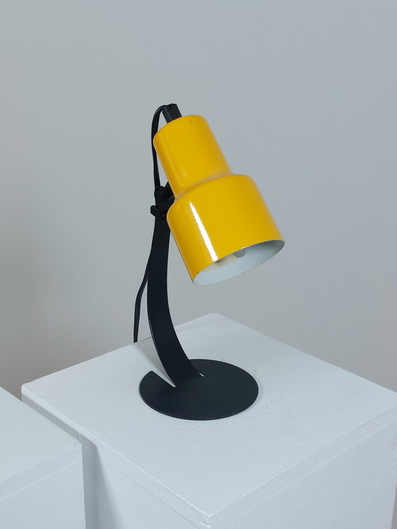 Image 1 of Paar minimalistische gele vintage nachtkastjes