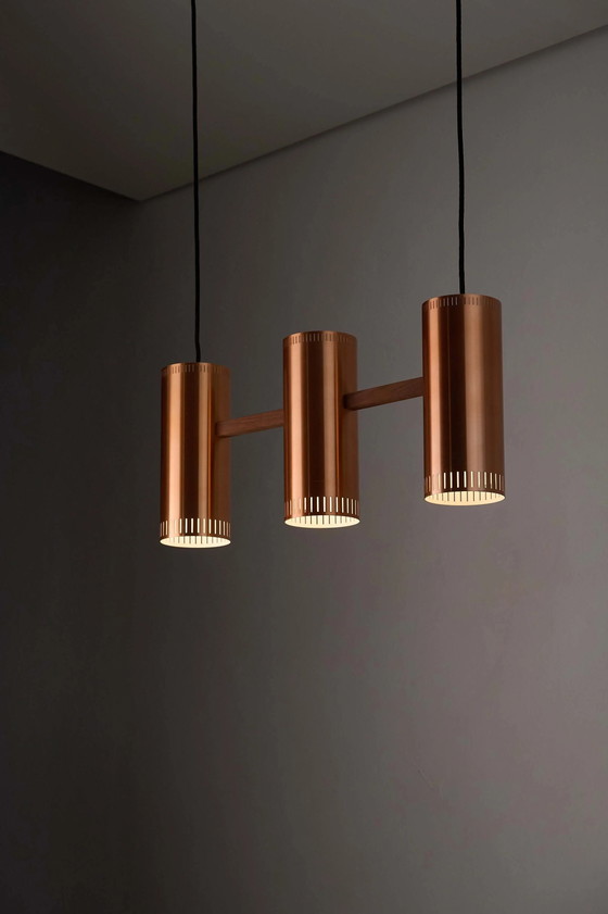 Lampada a sospensione lineare a 3 luci "Cylindre III" in rame di Jo Hammerborg per Fog & Mørup, 1960 (foto 6 di 9)