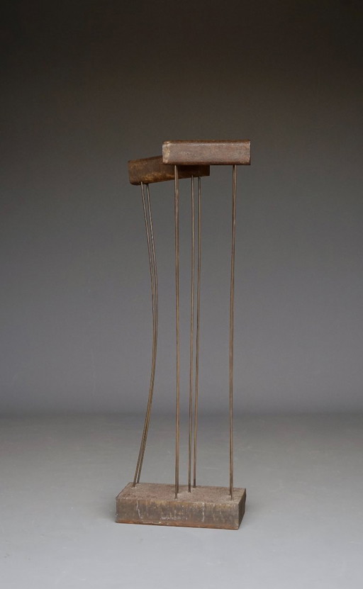 Escultura cinética abstracta según Harry Bertoia, década de 1960