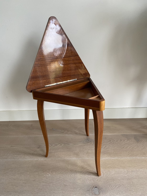 Image 1 of Table d'appoint vintage en forme de boîte à musique de style rococo italien