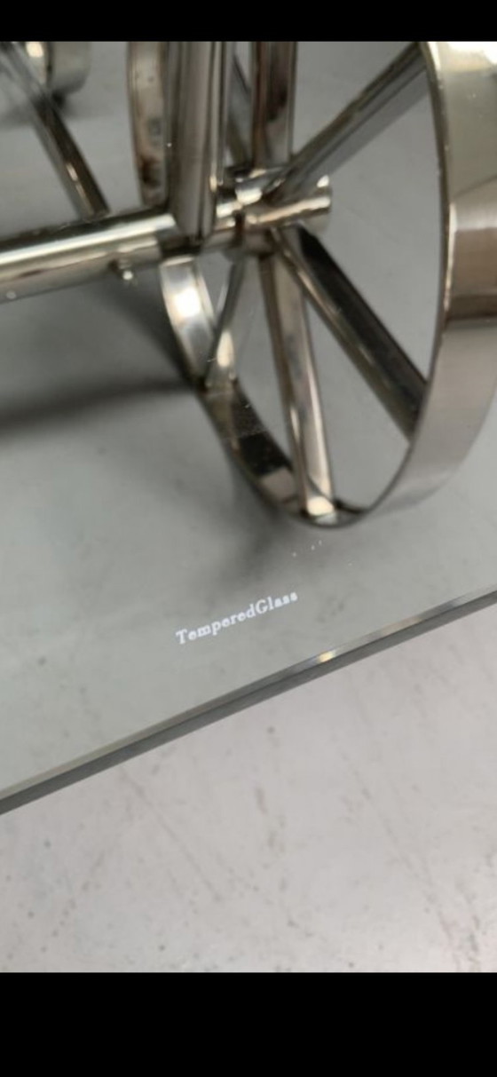 Image 1 of Tavolo in vetro con base in acciaio inox e ruote, design Cobb & Co / Gae Allentown Style
