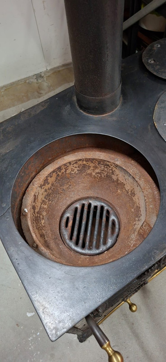 Image 1 of Cuisinière à charbon antique en fer forgé de la fin du 19e siècle