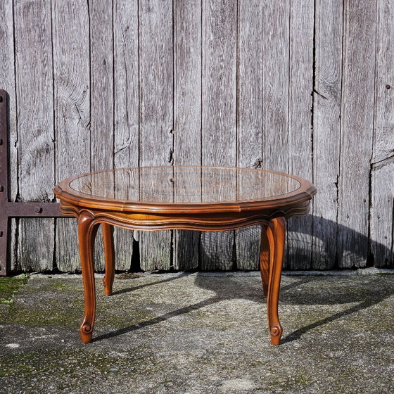 Image 1 of Tavolino da caffè rotondo vintage francese in legno, vetro e rattan - Grande tavolo da salotto in stile Luigi XV - anni '60