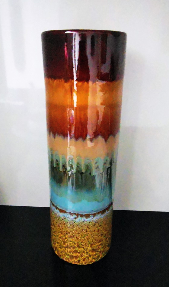 Image 1 of Jarrón cilíndrico con esmalte de lava