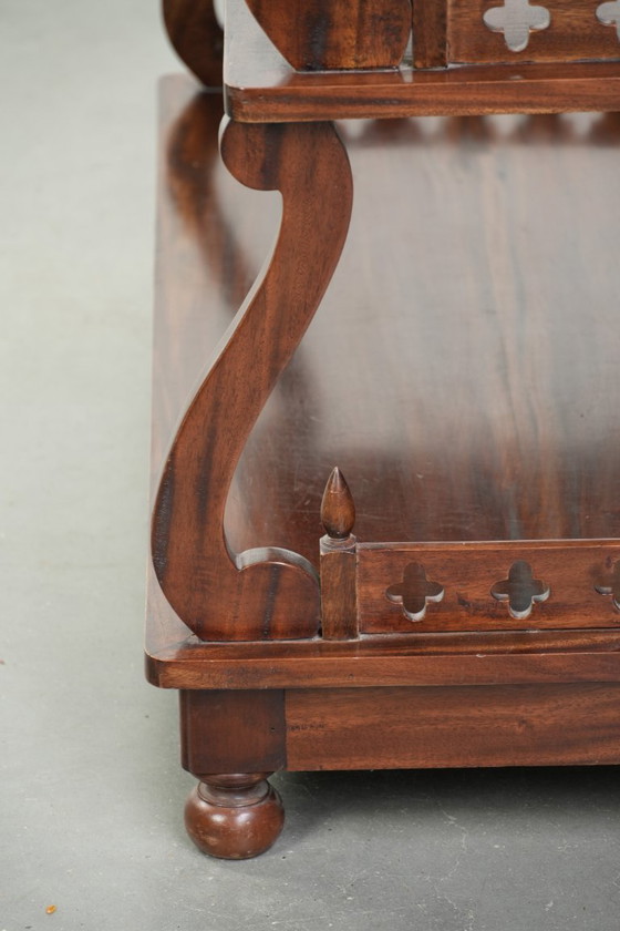 Image 1 of Sierlijke houten keuken/ leg/ boekenkast met een charmante en tijdloze klassiek Engelse uitstraling uit de 20e eeuw