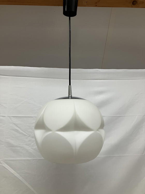 Image 1 of Vintage Peill & Putzler artisjok opaline hanglamp 1960