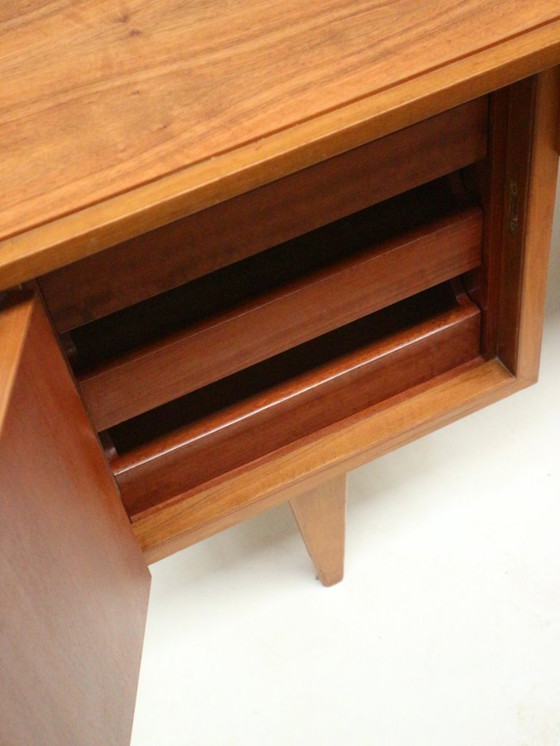 Image 1 of Scrivania vintage / scrivania direzionale con ante e cassetti degli anni '60