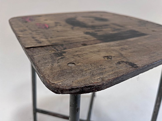 'Five' Belgischer Hocker, Sitz aus Schichtsperrholz mit Schablonierter Ziffer, Stahlgestell, Unikat – Wood (photo 5 of 12)
