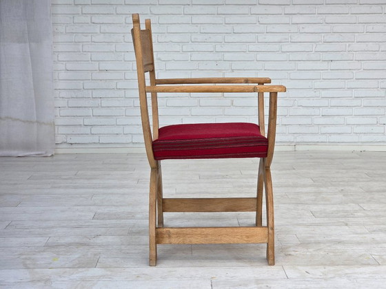 Image 1 of 1970, fauteuil danois, laine d'ameublement rouge d'origine, bois de chêne massif.