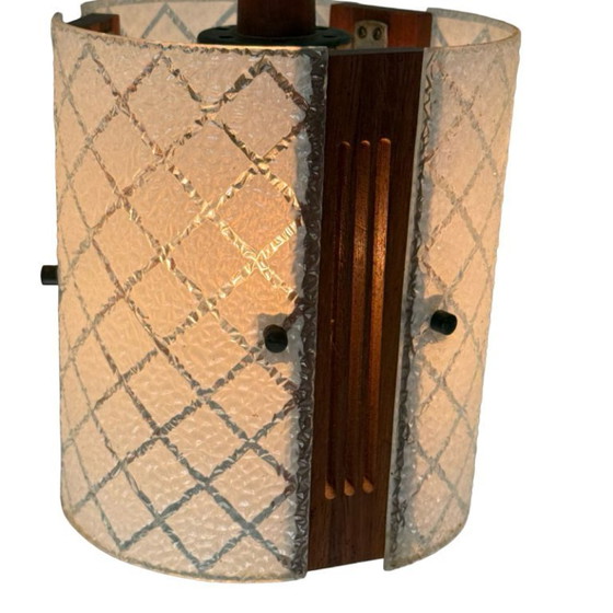 Image 1 of Lámpara de techo de los años 60 aproximadamente: diseño escandinavo, con madera de teca y vidrio curvo, ¡incluye dosel de techo 