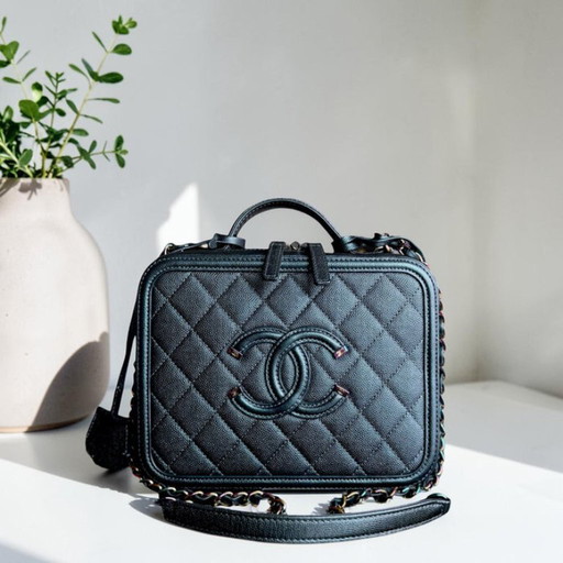 Chanel Filigraan Toilettas Medium - Caviar 21CM Irridiscent Donkergroen Goudkleurige Hardware Serie 26