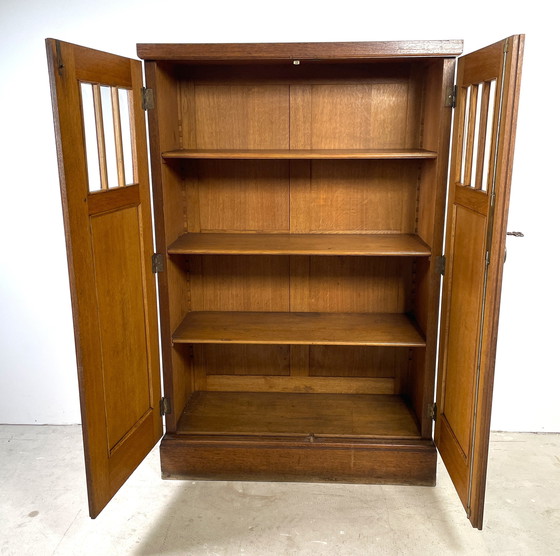 Image 1 of Credenza in rovere per ragazze con vetro tagliato