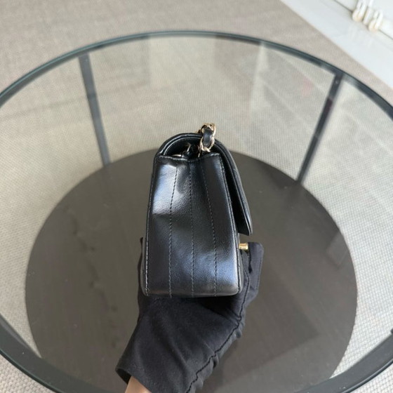 Image 1 of Chanel Classic Flap Mini - Chevron Lamsleer Zwart Goudkleurige Hardware Serie 26