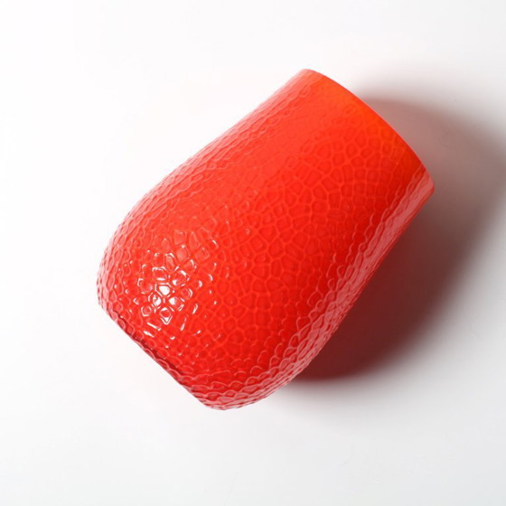 Image 1 of Vaso Mid-Century moderno rosso martellato: vetro svedese Elme Glasbruk, anni '60